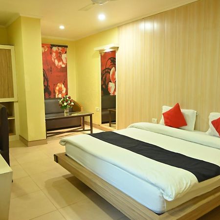 Hotel K D Palace 坎普尔 外观 照片