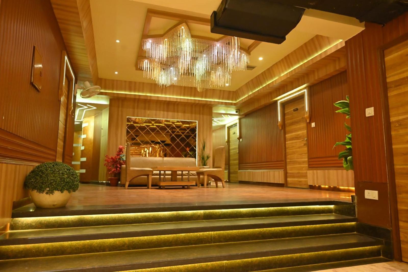 Hotel K D Palace 坎普尔 外观 照片