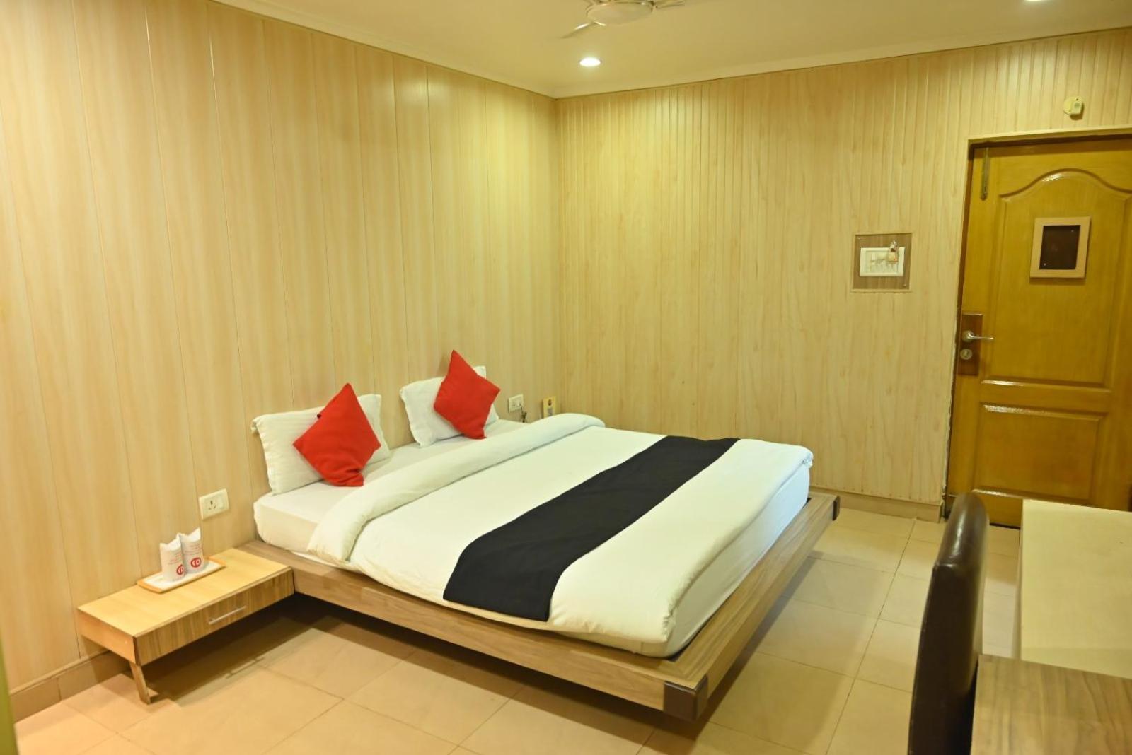 Hotel K D Palace 坎普尔 外观 照片